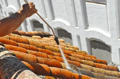 Nettoyage de toitures - Montchevrier